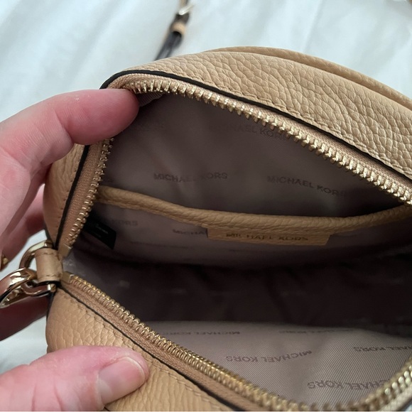 Michael Kors MK leather crossbody purse - Picture 6 of 8